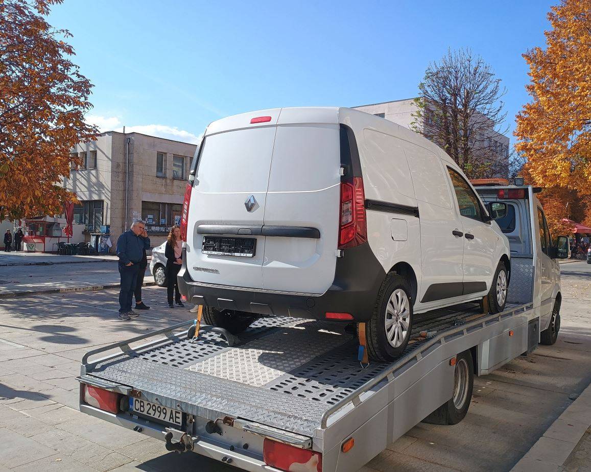 Домашният социален патронаж в Мездра се сдоби с нов автомобил за доставка на храна на потребителите на патронажа 